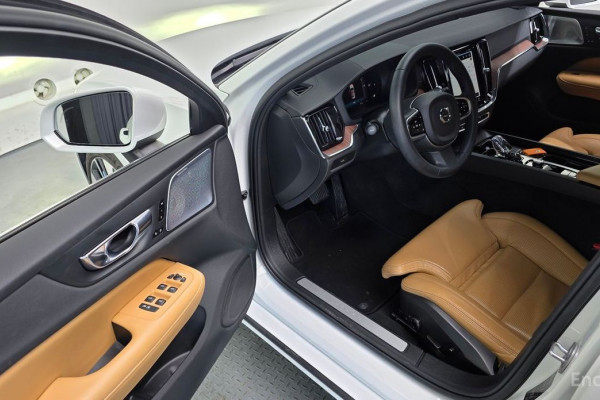 2023 Volvo S60 с пробегом 47 506 км