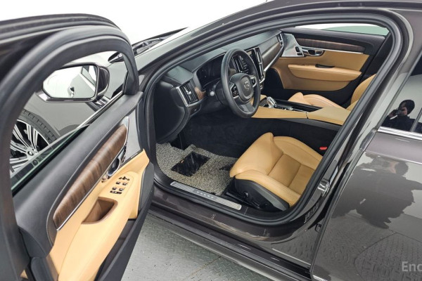 2022 Volvo S90 с пробегом 41 806 км