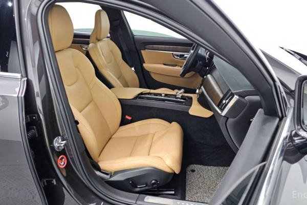 2022 Volvo S90 с пробегом 41 806 км