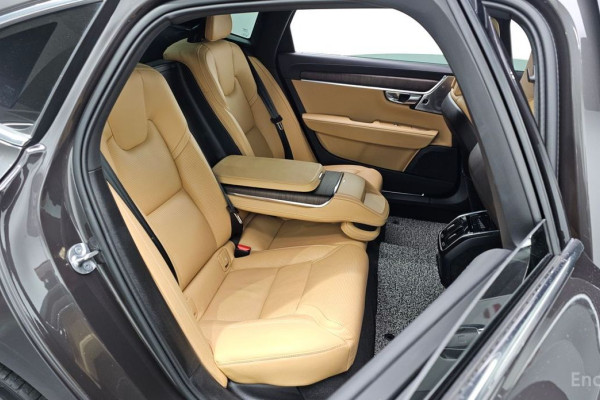 2022 Volvo S90 с пробегом 41 806 км