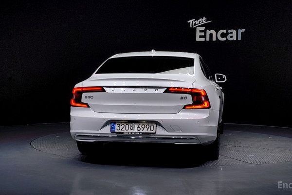 2022 Volvo S90 с пробегом 32 301 км