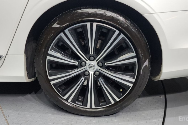 2022 Volvo S90 с пробегом 32 301 км