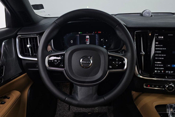 2022 Volvo S90 с пробегом 41 806 км