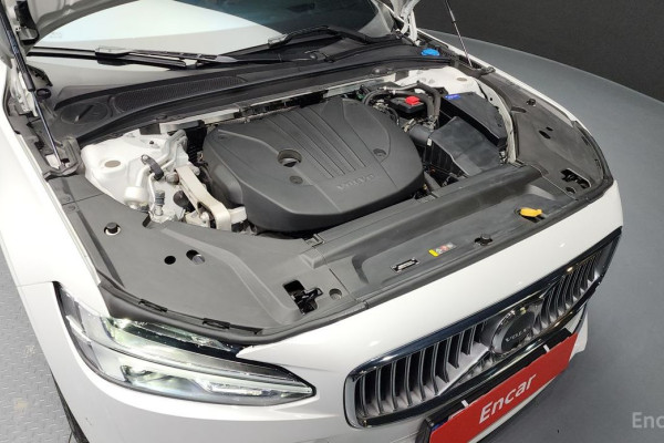 2022 Volvo S90 с пробегом 32 301 км