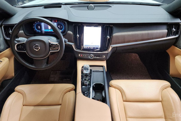 2022 Volvo S90 с пробегом 32 301 км
