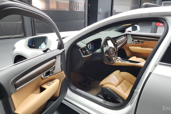 2022 Volvo S90 с пробегом 32 301 км