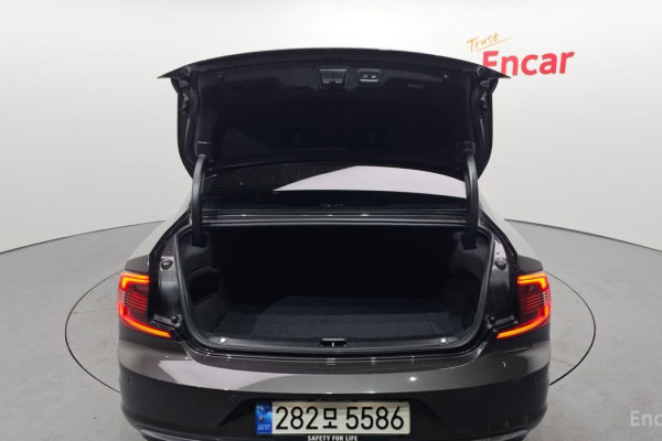 2022 Volvo S90 с пробегом 41 806 км