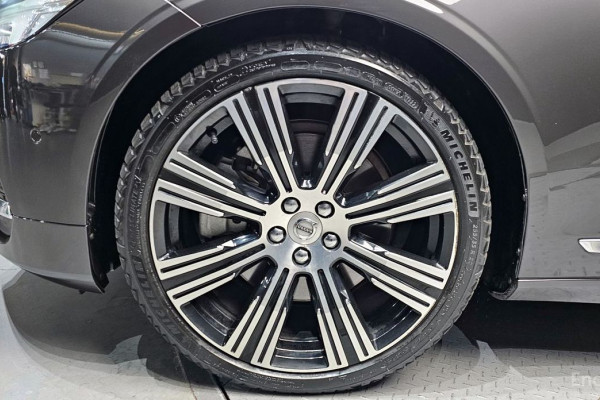 2023 Volvo S90 с пробегом 86 040 км