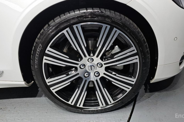 2022 Volvo S90 с пробегом 32 440 км