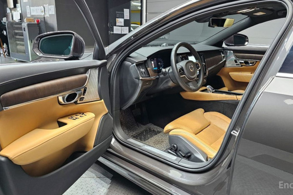 2023 Volvo S90 с пробегом 86 040 км