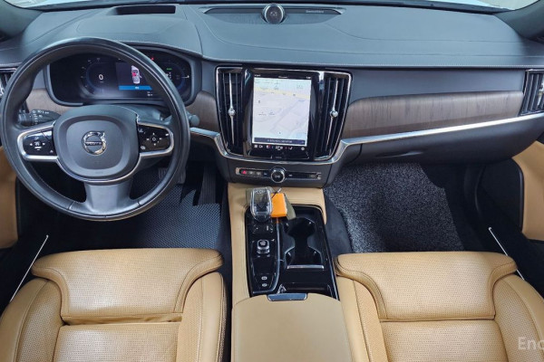2022 Volvo S90 с пробегом 123 812 км