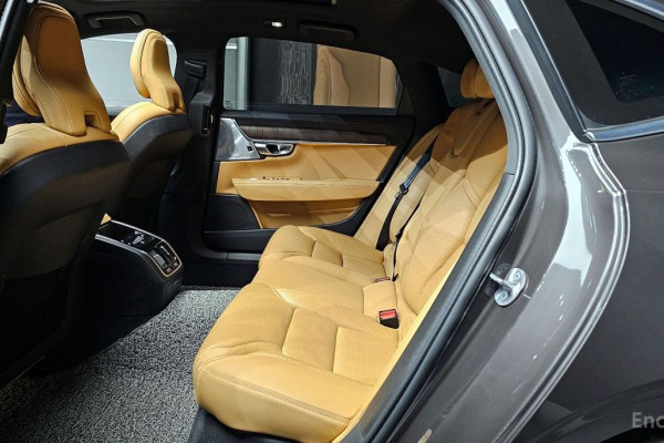 2023 Volvo S90 с пробегом 86 040 км