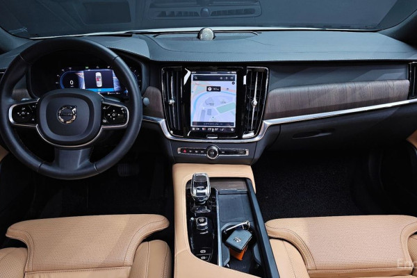2022 Volvo S90 с пробегом 32 440 км