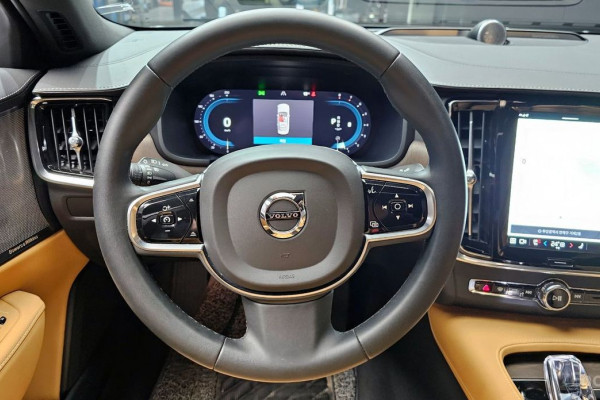 2023 Volvo S90 с пробегом 86 040 км