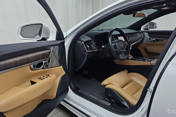 2022 Volvo S90 с пробегом 123 812 км