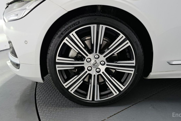 2022 Volvo S90 с пробегом 52 283 км