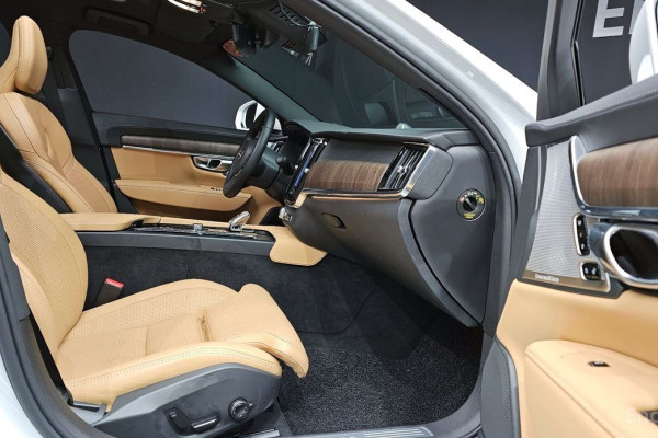 2022 Volvo S90 с пробегом 32 440 км