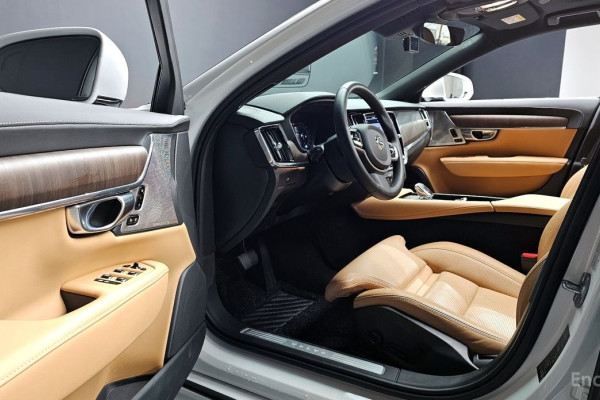 2022 Volvo S90 с пробегом 32 440 км