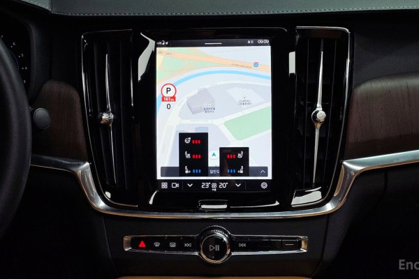 2022 Volvo S90 с пробегом 32 440 км