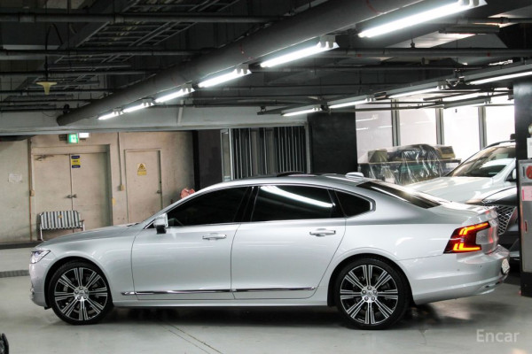 2021 Volvo S90 с пробегом 42 000 км