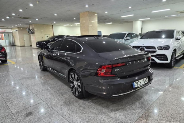 2022 Volvo S90 с пробегом 20 372 км