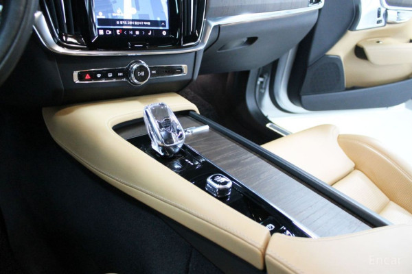 2021 Volvo S90 с пробегом 42 000 км