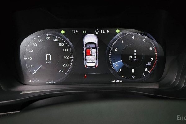 2020 Volvo XC40 с пробегом 32 185 км