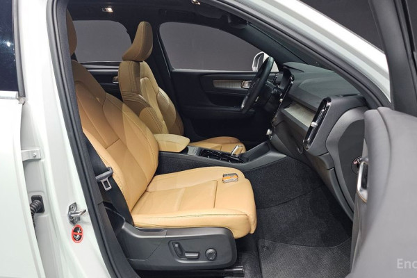 2020 Volvo XC40 с пробегом 32 185 км