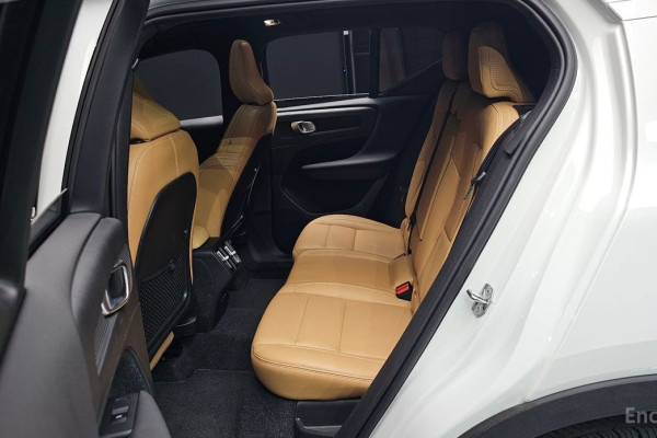 2020 Volvo XC40 с пробегом 32 185 км