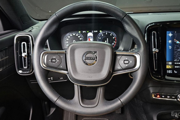 2020 Volvo XC40 с пробегом 32 185 км