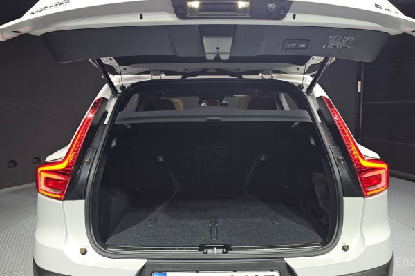 2020 Volvo XC40 с пробегом 32 185 км