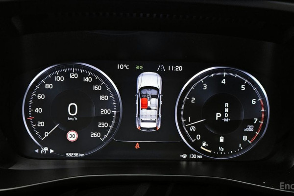 2021 Volvo XC40 с пробегом 38 236 км