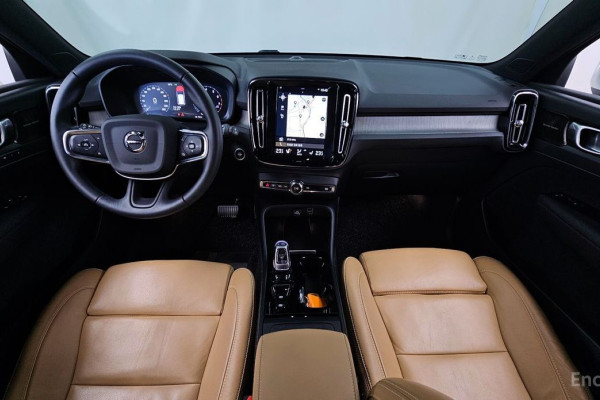 2021 Volvo XC40 с пробегом 72 772 км