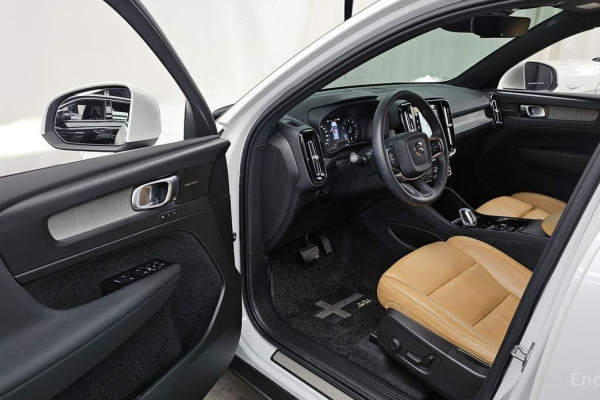 2021 Volvo XC40 с пробегом 72 772 км