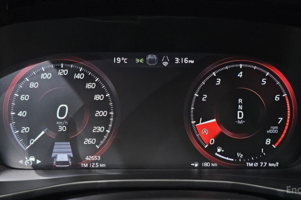 2020 Volvo XC40 с пробегом 42 653 км