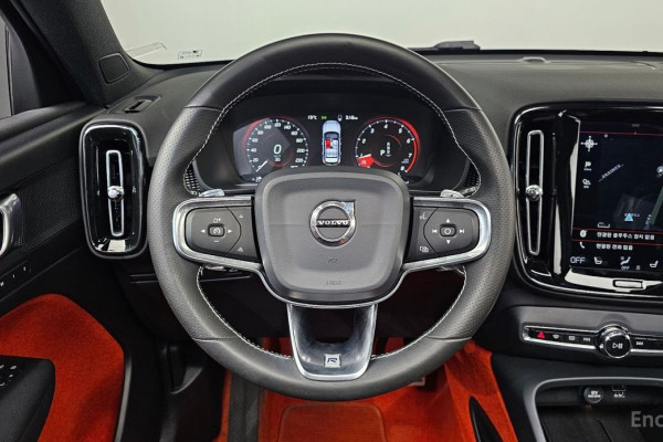 2020 Volvo XC40 с пробегом 42 653 км