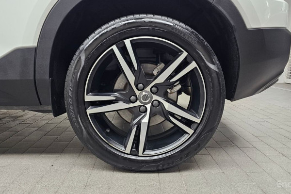 2021 Volvo XC40 с пробегом 29 096 км