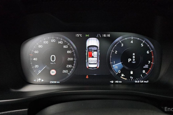 2021 Volvo XC40 с пробегом 29 096 км