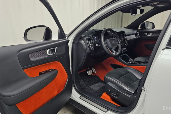 2021 Volvo XC40 с пробегом 29 096 км