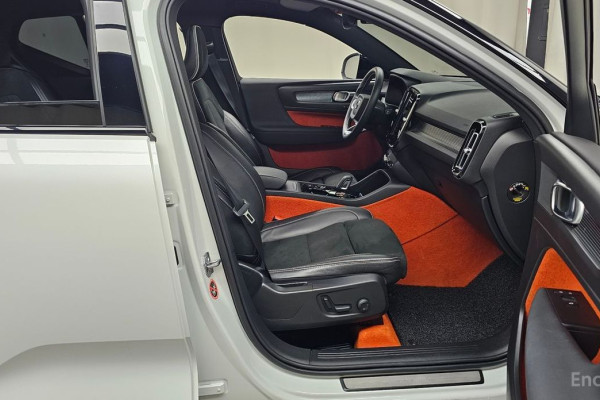 2021 Volvo XC40 с пробегом 29 096 км