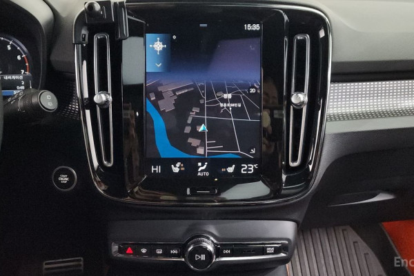 2021 Volvo XC40 с пробегом 31 524 км