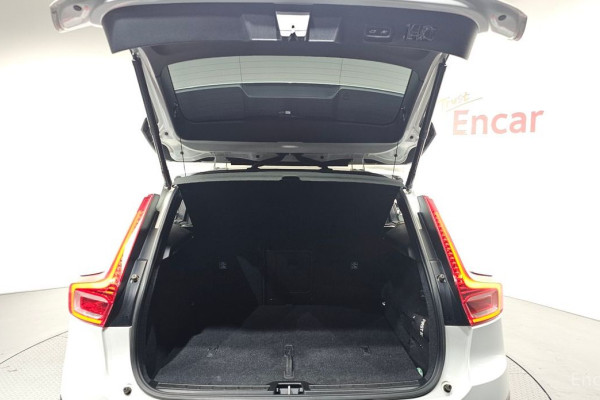 2020 Volvo XC40 с пробегом 104 783 км