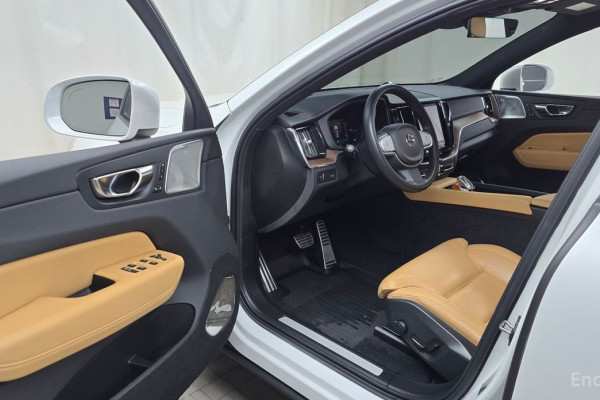 2021 Volvo XC60 с пробегом 91 843 км