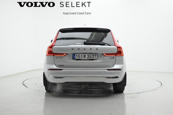 2023 Volvo XC60 с пробегом 21 936 км