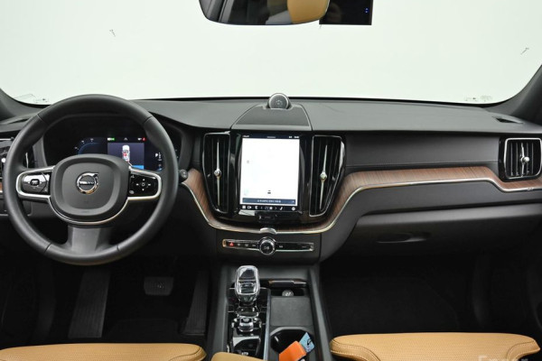 2023 Volvo XC60 с пробегом 21 936 км