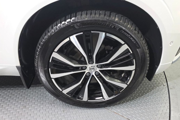 2023 Volvo XC60 с пробегом 70 751 км