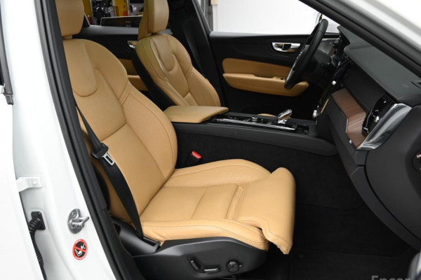 2023 Volvo XC60 с пробегом 21 936 км