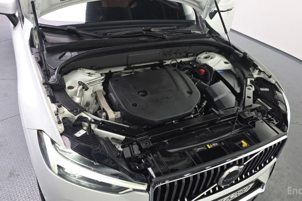 2023 Volvo XC60 с пробегом 70 751 км