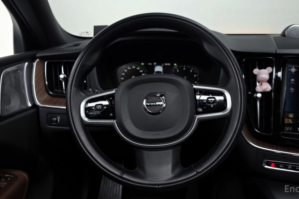 2021 Volvo XC60 с пробегом 55 341 км