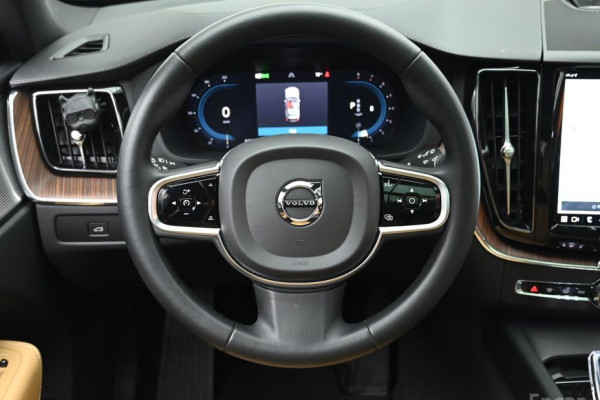 2023 Volvo XC60 с пробегом 21 936 км